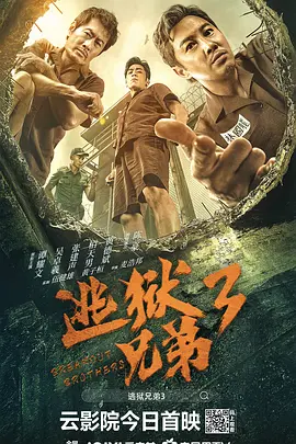 消防车出动，却被熙熙攘攘的行人和车辆堵在前往灾区的路上。