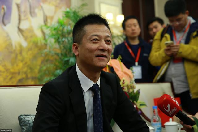由朱一龙、倪妮、文咏珊主演的电影《消失的她》领跑，《我爱你！