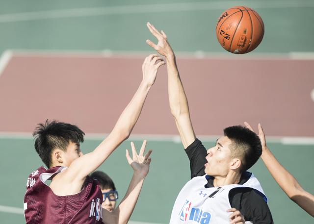 助理辟谣：无合作关系 2019-06-21 6月21日，周星驰助理陈震宇发布微博，否认网传周星驰星辉海外有限公司的最新电影项目。