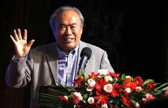 同时，韩寒也深知，走到系列第三部，不能再重复张弛陷入“中年危机”