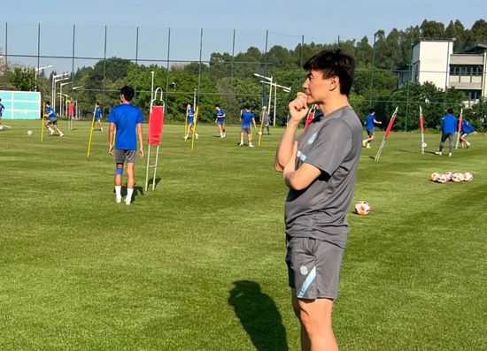底层牛马vs公司阴谋！