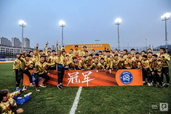 汪涵一家三口曝幸福合照 杨乐乐有望近期复出 2015-06-24 昨天是杨乐乐的生日，一组杨乐乐的最新写真曝光。