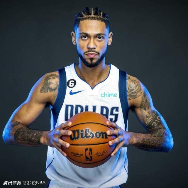 ”大卫·林奇是当代美国非主流电影的代表人物，他的作品以黑暗、超现实主义的风格在影坛独树一帜。