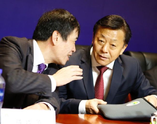 继《指环王：力量之戒》第二季官宣定档8月29日后，HBO热剧《龙之家族》亦发布新一季正式预告，铁王座前的勾心斗角，血、火与龙的大战来临，“或许我们都不会赢”。