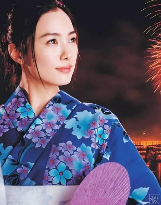 现 《鸣梁》崔岷植自豪演李舜臣 柳承龙片中秀日语 2014-07-22 7月21日下午，韩国古装大片《鸣梁：旋风之海》在首尔往十里CGV举行了媒体试映会，首次揭开了神秘面纱。