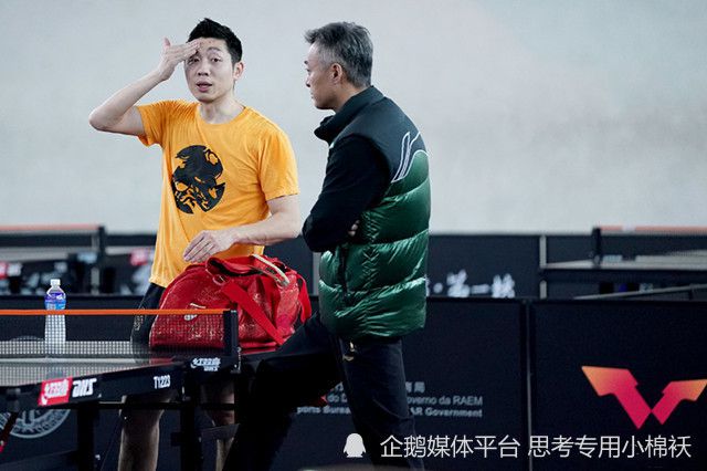 《金钱怪兽》发布会 克鲁尼与罗伯茨亲密无间 2016-05-13 当地时间2016年5月12日，第69届戛纳电影节：非竞赛展映单元《金钱怪兽》举行发布会，该影片由朱迪·福斯特执导，乔治·克鲁尼、朱莉娅·罗伯茨、凯特瑞娜·巴尔夫、杰克·奥康奈尔等主演亮相。