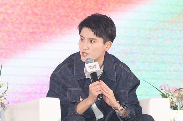 导演魏书钧、总制片人王才涛、领衔主演黄晓明与主演祖峰、贾樟柯来到映后，与清华大学师生交流，分享创作体会。
