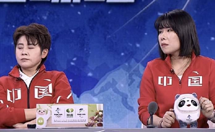 在这部续作中，系列主演莉莉·柯林斯、菲利平·勒鲁瓦-博利约、阿什利·朴、卢卡斯·布哈沃、塞缪尔·阿诺德等全员回归。