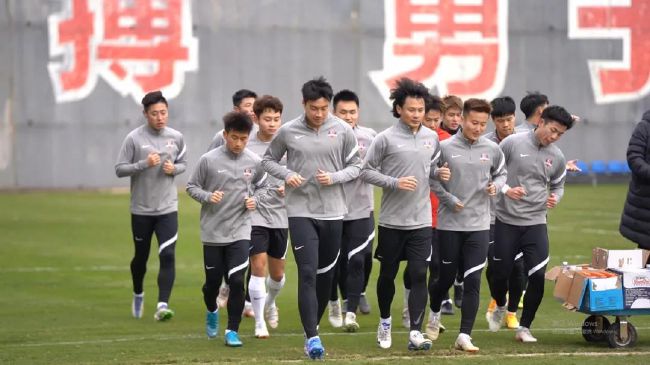 预告中，已经步入中年的莉拉和莱农再次重逢。