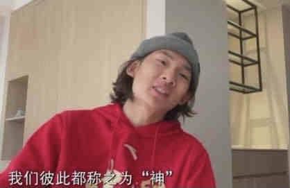 奥斯卡影后杨紫琼为哪吒的母亲殷夫人配音，《流浪地球》系列导演郭帆也现身洛杉矶首映礼，助力宣传《哪吒2》的英文配音版。