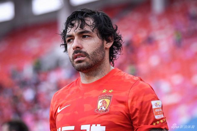 格伦·克洛斯、莎拉·保罗森、泰亚娜·泰勒、金·卡戴珊、妮... 法鲨归来！