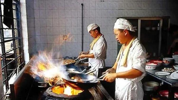 成为电影重点，并与小倩发生一段浪漫凄美的感情关系。