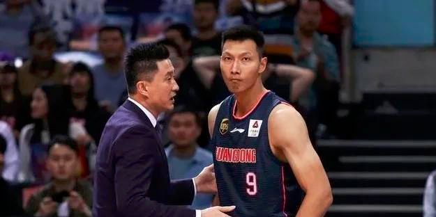 不久前国产历史大剧《太平年》，开头也是这么一出，新王继位，迫不及待要剥夺先王座下将领兵权，还要给对方扣上个谋逆的黑锅，哪怕曾情同手足，此时也要狠下心来。