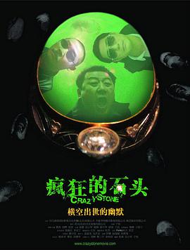 不惧傍晚大风，孟瑶穿德国传统女招待服装宣传，被身边老外色眼看胸狂揩油。