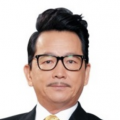 谈及退休后的计划，宫崎骏笑 宫崎骏电影里的诱人美食 简单食物散发温暖色味 2013-09-18 宫崎骏的电影有着孩童般天真的寓言，同时又有着成人版难以言喻的现实意味。