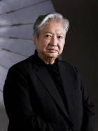 黄晓明、陈坤更是同框，两人一左一右与班主任崔新琴亲密合影，被网友点赞称“活久见”。