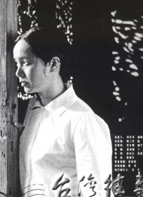东江纵队的女战士们以行动证明，女性在抗战中并非配角，而是与男战士并肩作战的英雄。