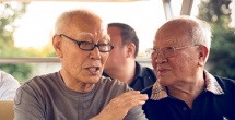 报道焦点更从“票房数字”转向“对好莱坞重返中国市场”的预测和关注上。